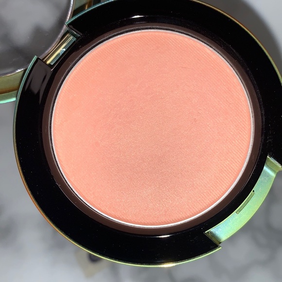 CRISP WHITES Wash & Dry MAC Powder Blush - Picture 5 of 16